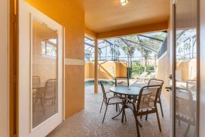 Townhome with Pool Near Paradise Palms & Disney
