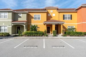 Townhome with Pool Near Paradise Palms & Disney
