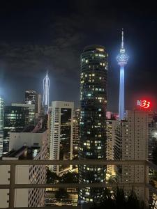 Park view apartment klcc with city view