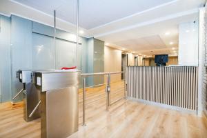 911 Spacious 1Brdm City-Center Apartment