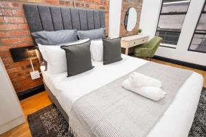 911 Spacious 1Brdm City-Center Apartment