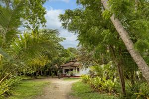 Siri Medura Surf and Yoga