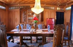 Houseboat Old Palace