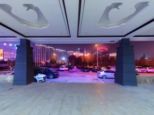 The Sky Gate Hotel-Free pick-up-Free Laundry-- At the Gate of Tianmen Peak Cableway