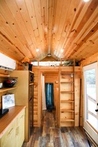 Cute Tiny Home with Animals near the Gulf Coast in Navarre, Florida