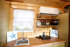 Cute Tiny Home with Animals near the Gulf Coast in Navarre, Florida