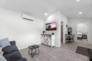 Peaceful Luxury Bungalow Getaway with Pool, Goats & Firepits near Houston in Hempstead, Texas