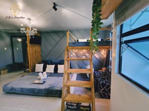 El Nissi Staycation, FAMILY CABIN, CONTEMPORARY CABIN, Enchanted Kingdom