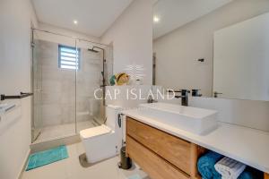 Penthouse with panoramic sea and mountain views