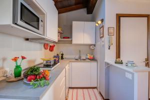 Le Fontane With View Lake - Happy Rentals