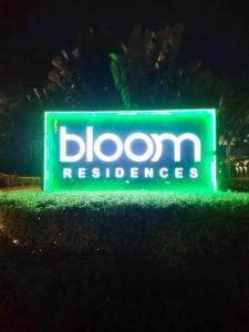 Near SM BF & Shopwise SLEX Accessible 2BR for 4