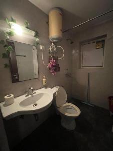 Peaceful white apartment near Premanand maharaj ji