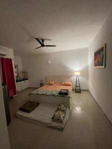 Peaceful white apartment near Premanand maharaj ji