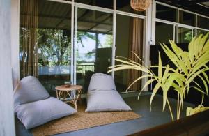 Calma Cafe - Surf, Stay and Yoga