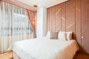 Pool View & Stylish 3BR, 2BA with Balcony