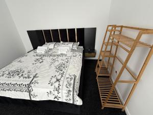 Ap7 -3 min from Christmas Market curte parcare