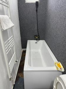 Ap7 -3 min from Christmas Market curte parcare