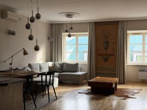 Main Square spacious studio with bathtub