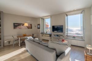 AURORA 2&2, Emma Villas