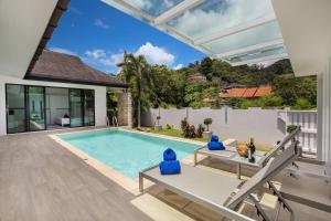 Chic 3 BR Silver Pool Villa near Kamala beach