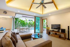 2BD Pool Villa Karina near beach