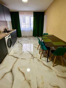 Ap2 3 min from Christmas Market curte parcare