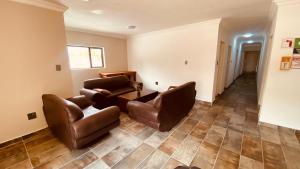 WHITEHOUSE GUESTHOUSE@29KEW