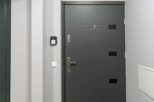 Fabryczna City Apartment by BookingHost