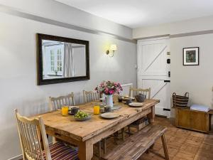 Bossington Green Cottage