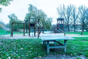 Newly refreshed Family-Stay for 7 by the Lake