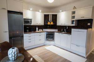 Renovated 60m2 flat & free parking, balcony, Wifi