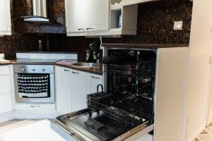 Renovated 60m2 flat & free parking, balcony, Wifi