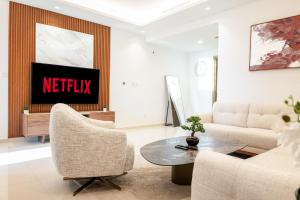 Aarna Signature holiday home - Morden 2BR With Full sea view -High floor