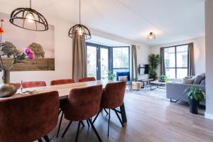 Newly refreshed Family-Stay for 7 by the Lake