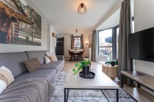 Newly refreshed Family-Stay for 7 by the Lake