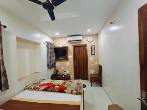 CN Comforts Hotel & Dormitory