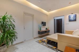 Everest Serenity Service Apartment