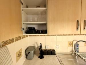 Warm and Welcoming Private Flat - Home Away From Home