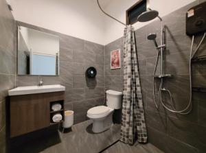 Happy Day 2, one private room "king size bed" and two open room with double bed each, total six people