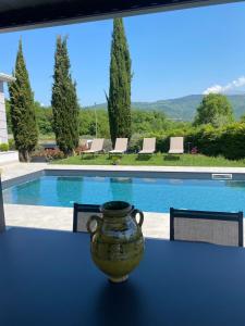 Independent Room in Villa with Pool