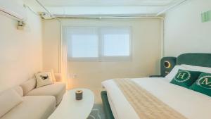 Big 3BR in Trendy Seongsu - Walk to Subway, Han River, KU