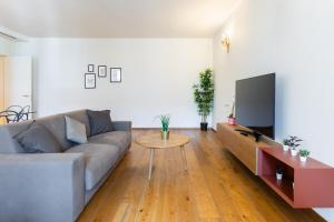 Hostdomus - Lagrange Luxury Apartment