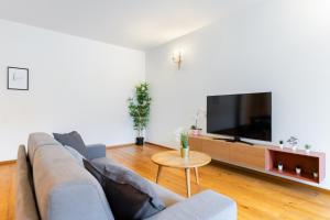 Hostdomus - Lagrange Luxury Apartment