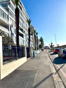Beach Front Apartment Between Sea Point and Bantry Bay