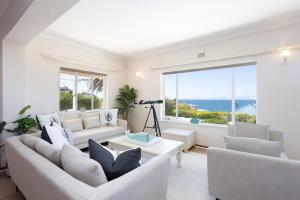 Beach Haven - steps from penguins w pool & views