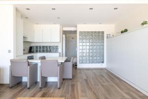 BEL AIR HOLIDAY - Spacious, modern studio with sleeping area on the promenade T4