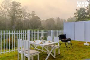 StayVista at Mudra Tattva - Pvt Pool,Lawn,Jacuzzi 2BR Luxury Rooms