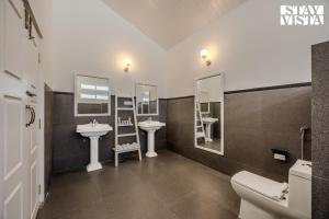 StayVista at Mudra Tattva - Pvt Pool,Lawn,Jacuzzi 2BR Luxury Rooms