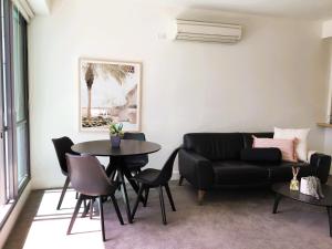THE WATERFRONT APARTMENTS 1 Bedroom Executive Apartment with Courtyard Views located on the Geelong Waterfront - 4301