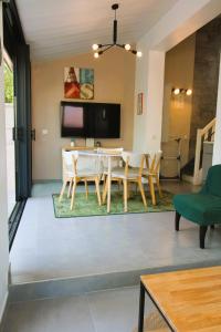 GASSPON - Golfe de St-Tropez - Mazet dans domaine privé avec piscine et tennis